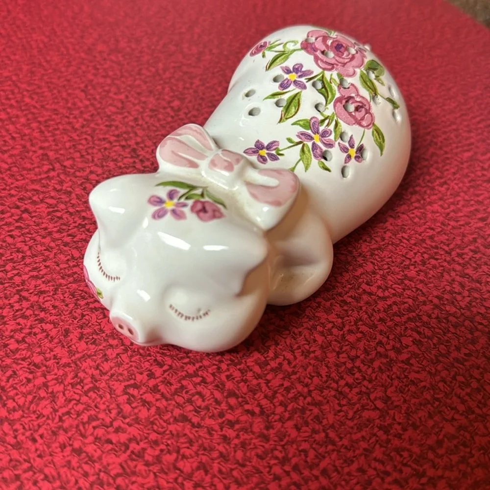 RARE FIND AVON CERAMARTE POTPOURRI PIGGY